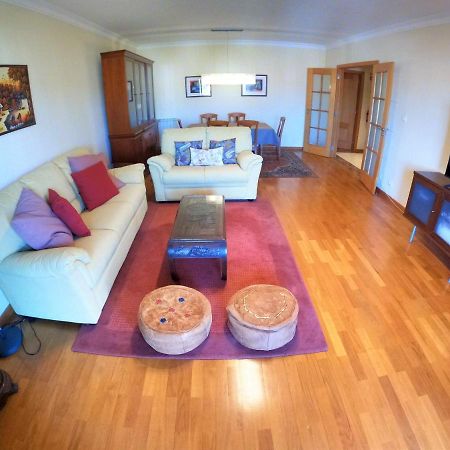 Lisbon 2 bedroom apartment with balcony in Algés Extérieur photo