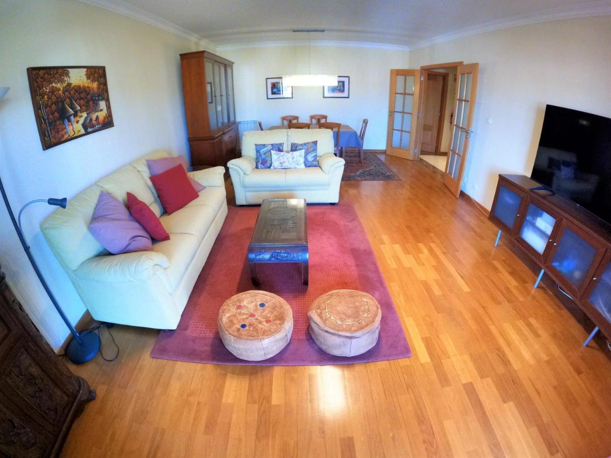 Lisbon 2 bedroom apartment with balcony in Algés Extérieur photo