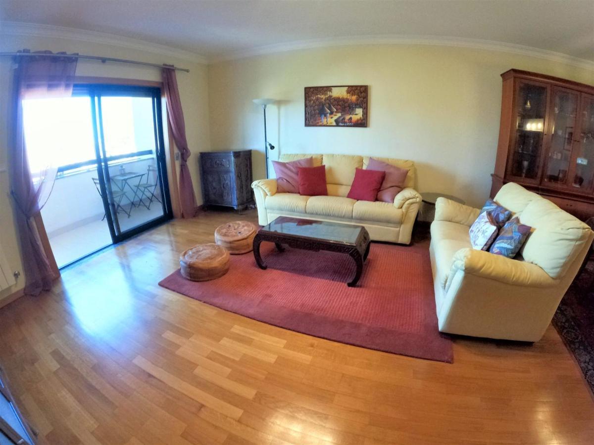 Lisbon 2 bedroom apartment with balcony in Algés Extérieur photo