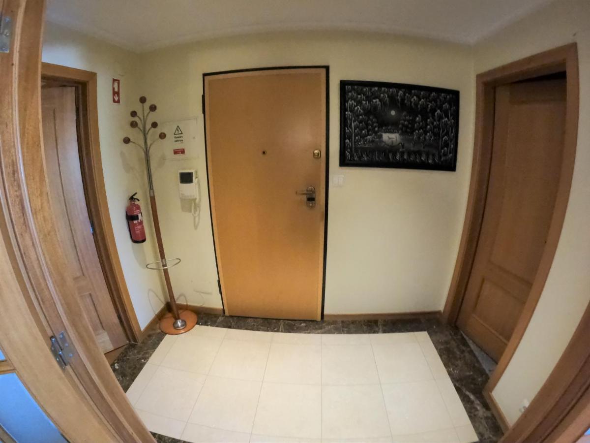 Lisbon 2 bedroom apartment with balcony in Algés Extérieur photo